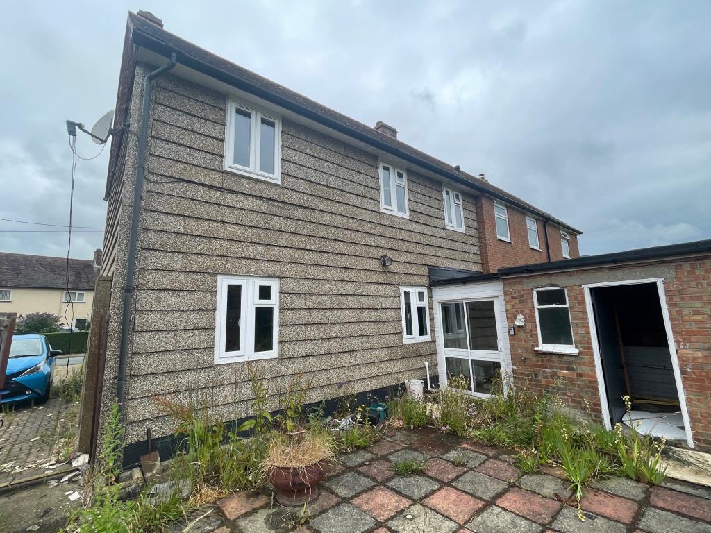 Lot: 163 - SEMI-DETACHED HOUSE FOR IMPROVEMENT - Rear elevation and storage shed to rear